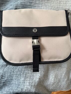 lululemon belt bag neon green NWT Lululemon Everywhere Belt Bag Crossbody Electric Lemon Neon Yellow